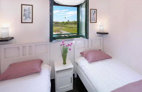 Villa Niko PET FRIENDLY 200 M FROM HIDDEN SANDY BEACH pets stays for free - Photo 40