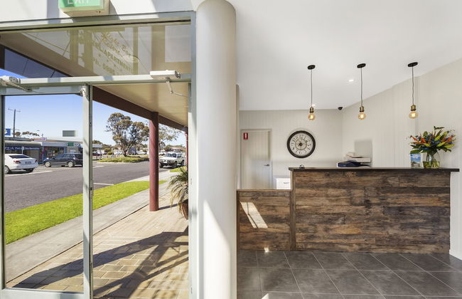 Moonlight Bay Apartments - Photo 3