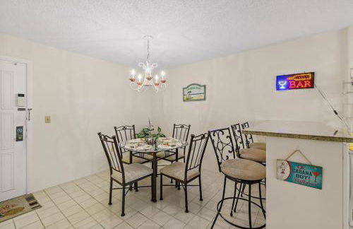 Cozy Ocean Condo with Pool Small Dog Friendly - Foto 9