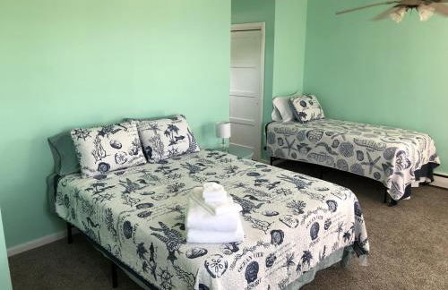 Beach Front on the Bay in our Rustic, Pet Friendly Cottage home - Photo 26