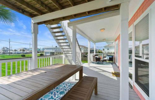 Coastal bungalow with huge yard, comfy deck and close to beach - Foto 13