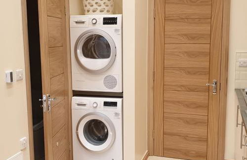 London Luxury Apartments 3 Bedroom Sleeps 8 with 3 Bathrooms 5 mins Walk to tube station free parking - Foto 6