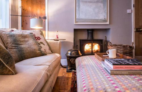 Hollyhocks, Tunstall - Foto 15