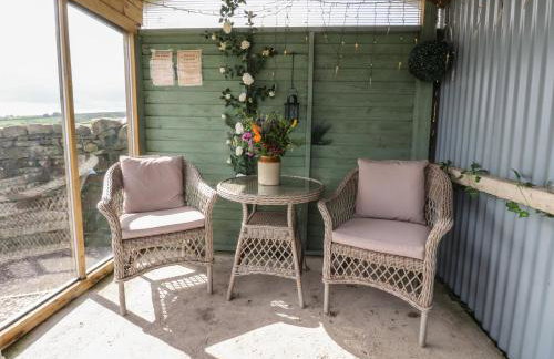 The Herdsman Luxury Shepherds Hut - Photo 17