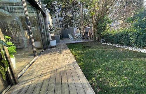 Glass and wood designer villa with garden in centertown - Foto 31