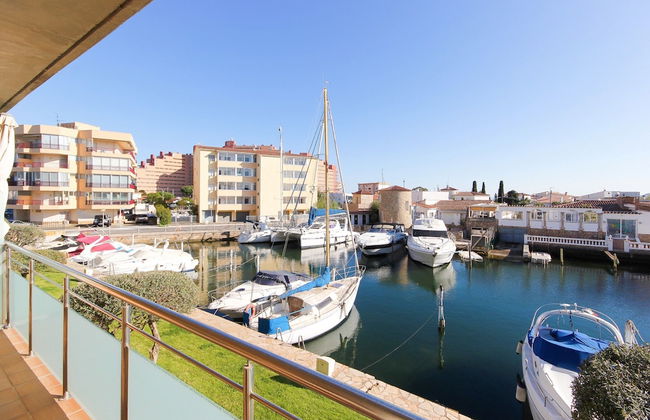 Apartment With Scenic View - Photo 34