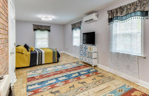 Enchanting Creekside Cottage with Hot Tub - Foto 12