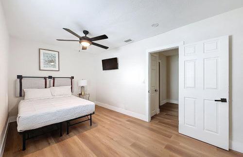 Newly Renovated | Minutes to Riverwalk & Beaches | Tampa Heights - Foto 11