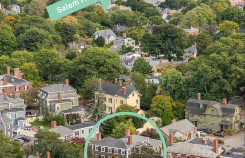 1803 Salem 1BR | Walk to Haunted Happenings - Foto 32