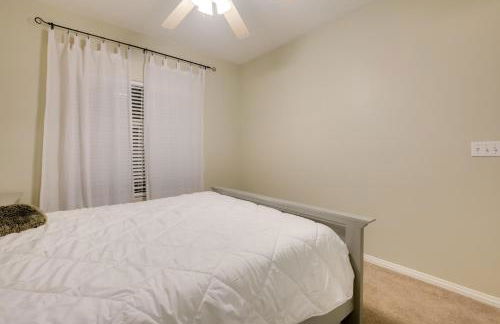 6 Mi to Vegas Strip City-View Gem with Pool Access - Foto 14