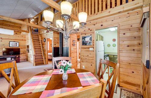 Hike and ATV Secluded Happy Jack Cabin with Deck - Foto 8