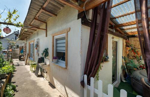 Hobbit Lounge - Photo 8