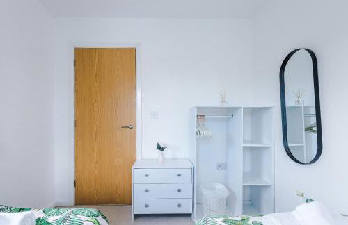 Stunning Riverside 3-Bed Home by 53 Degrees Property in Manchester with Garden & FREE Parking! - Foto 25