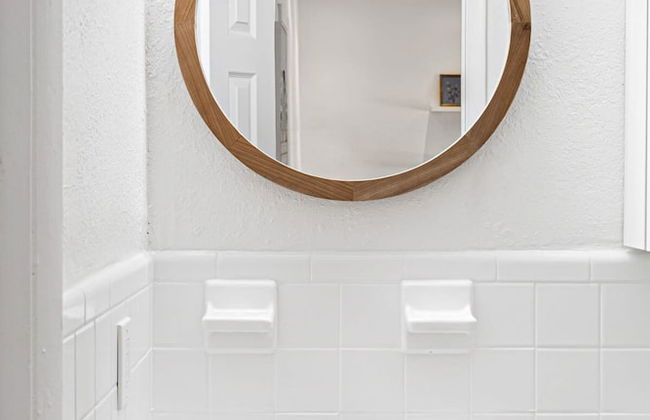 Stylish 2 BR Condo - Close to Riverwalk - Photo 23