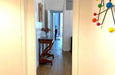 Real Parisian apartment with 2 bedrooms and AC - Foto 13