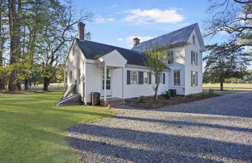 3BR Farmhouse with Porch Fire Pit Horseshoe Pit - Foto 27