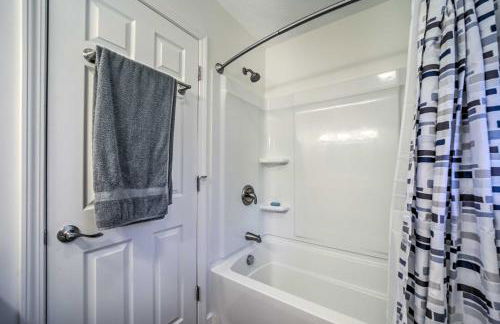 Sapphire Home with Grill and Pool Access - Foto 21