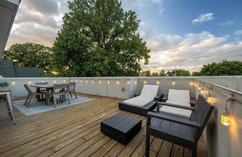 Modern Fountain Square Mansion with Hot Tub & Rooftop Patio- Family Friendly - Foto 16