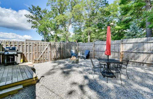 Steps to Houghton Lake Cabin with Fire Pit! - Foto 2