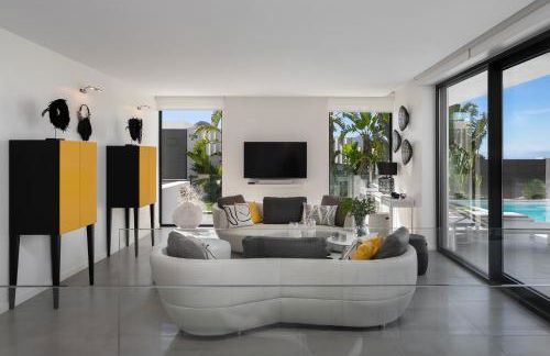 4-Bedroom Modern Villa with Sea View - Photo 13