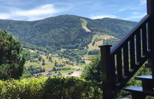 Chalet entier, vue panoramique, ruisseau et sauna. - Foto 2