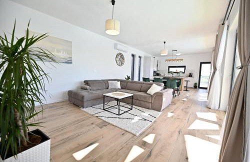 Villa Dasi s grijanim bazenom - Photo 7