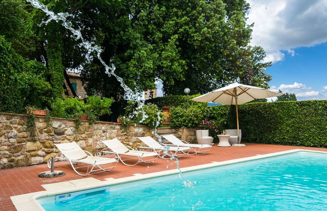 Holiday Home in Town Center with Pool, Garden, Hot Tub - Foto 17