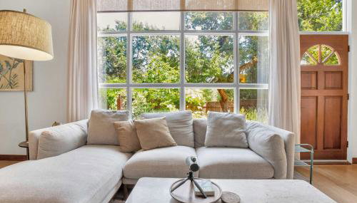 Serene Retreat with Hot Tub - Fire Pit - Deck - Foto 2