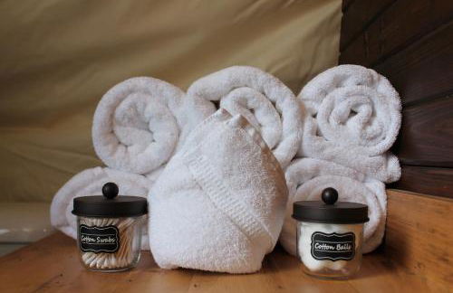 Elevated West Wagon Stay - Spacious Cozy and Charming - Foto 9