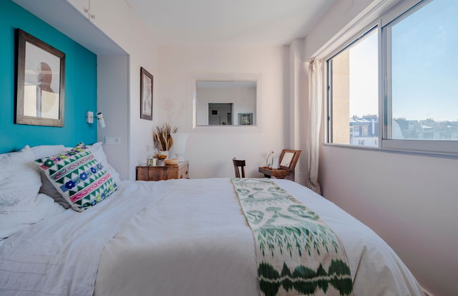 Eiffel Tower Design Residence - Photo 3