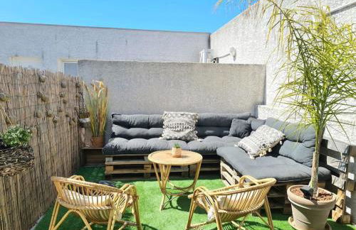 AppartCosy Emplacement Idéal avec Terrasse & Parking Privé - Foto 4