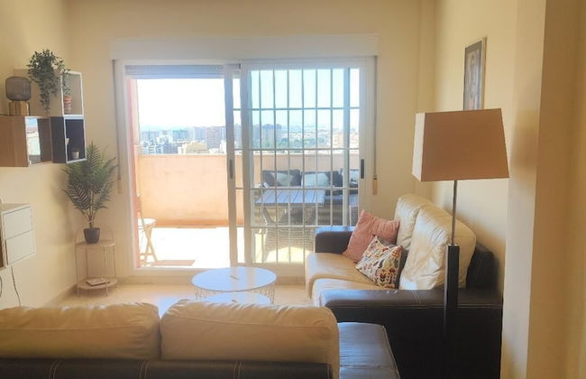 Charming Three Bedrooms Apartment With Seaview - Photo 5