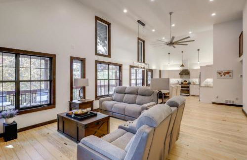 Steps to Lake Lanier Wooded Escape with Boat Dock - Foto 8