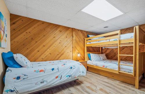 Large 2 Floor Condo, Pool Pass, Beach Club, walk to Shanty Creek - Foto 19