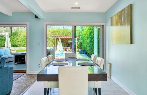 Modern Pool house with hot tub and relaxing backyard - Foto 46