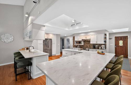 Secluded Luxe 5BR Estate| Pool, Wineries, Near ND - Foto 24