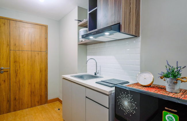 Comfortable Pool View Studio Room at LRT City Jatibening Apartment - Foto 8