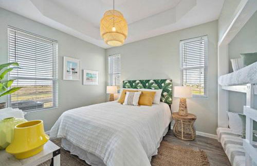 Picturesque beach house with plenty of room and amazing decks, close to beach - Foto 17