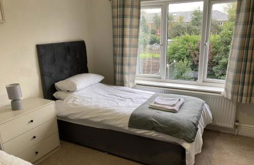 Large 4 bed detached house with parking - Foto 39