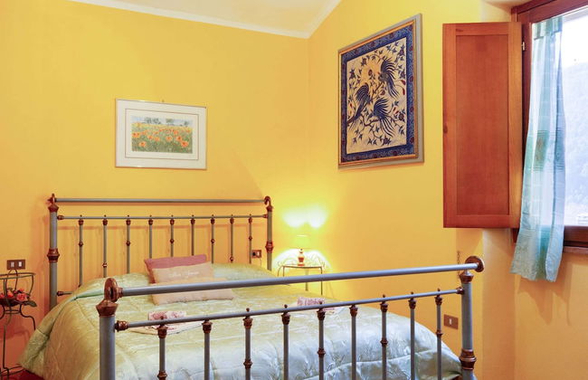 Sun-kissed Holiday Home With Swimming Pool - Photo 2