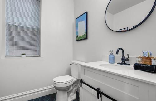 Hartford 5BR Family Home with Games BBQ Grill and Firepit - Foto 31