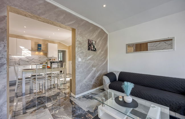 Holiday Home With Pool - Photo 15