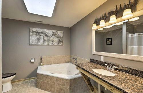 Centennial Cabin with Hot Tub, Sauna and Pool Table! - Foto 15