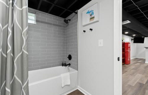 New! Private Lakefront Retreat 3BR 2BA Game Room - Foto 35