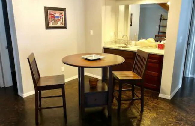 Private Bedroom Suite - Communal House near Integris Private - Photo 10