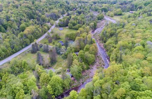 Chic Catskills Cabin with Hot Tub and Fire Pit - Foto 52