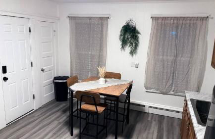 Nona - Cozy 3BR Apt with Parking, Desk & Fast WiFi near Yale, Quinnipiac, SCSU & Hospitals - Foto 7