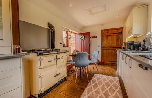 The Owl House - Hot Tub Adventures in Moreton - Pass the Keys - Foto 14