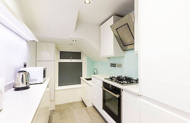Charming Two-Bedroom Flat in West Hampstead - Photo 10