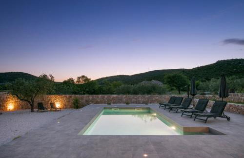 Villa Bosilen with private pool, near Trogir, Split airport, quiet area, family villa - Photo 47
